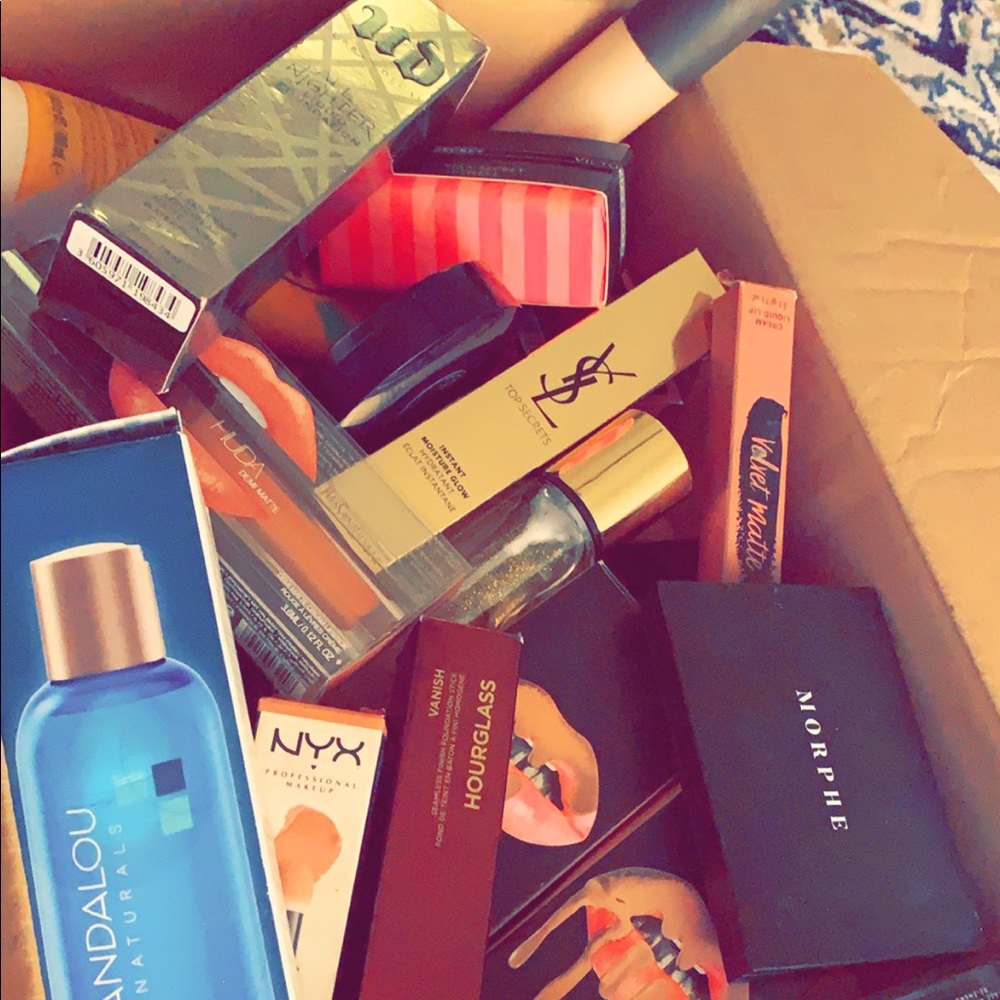 HUGE MAKEUP LOT OVER 52 PIECES !!! 💄❤️